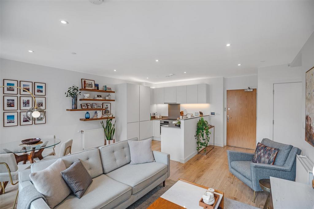 Apartment in Silvertown - View 5