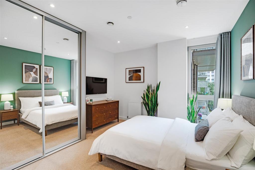 Apartment in Silvertown - More