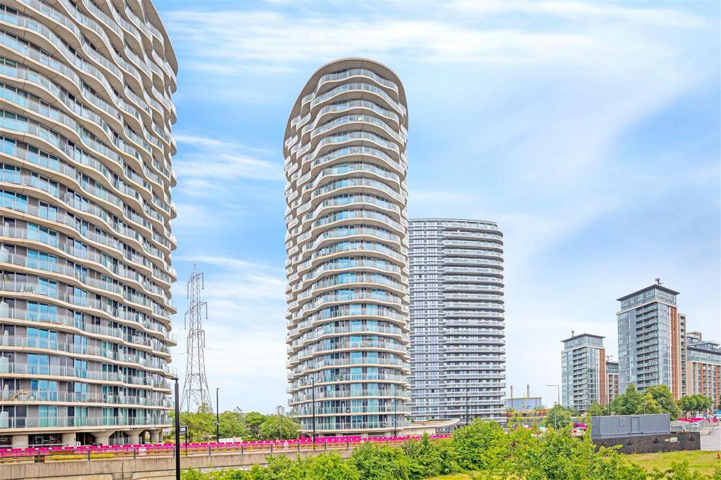 Apartment in Royal Victoria Dock - View 4