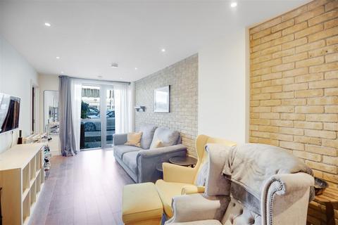 3 bedroom apartment for sale, Turner Street, Canning Town