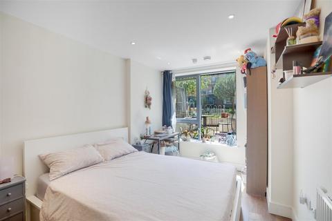 3 bedroom apartment for sale, Turner Street, Canning Town