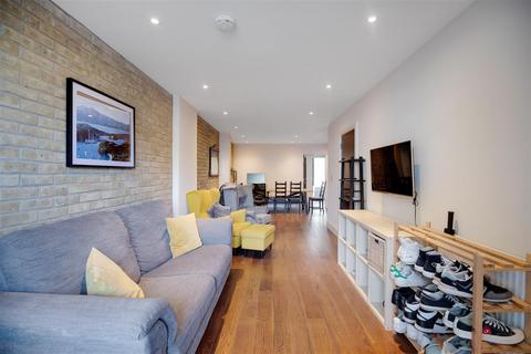 3 bedroom apartment for sale, Turner Street, Canning Town