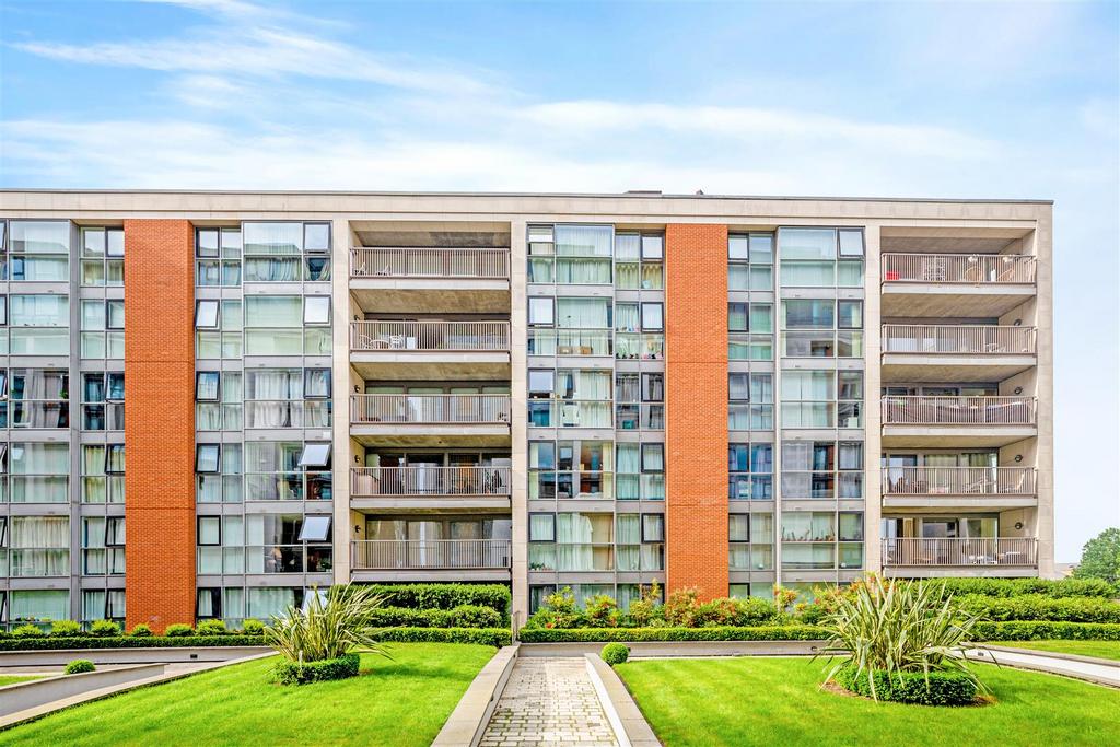 Apartment in Royal Victoria Dock - View 4