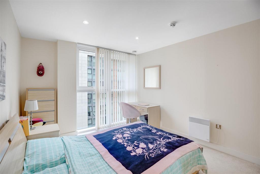 Apartment in Royal Victoria Dock - View 5