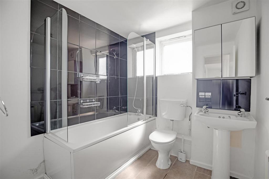 Apartment in North Woolwich - View 5