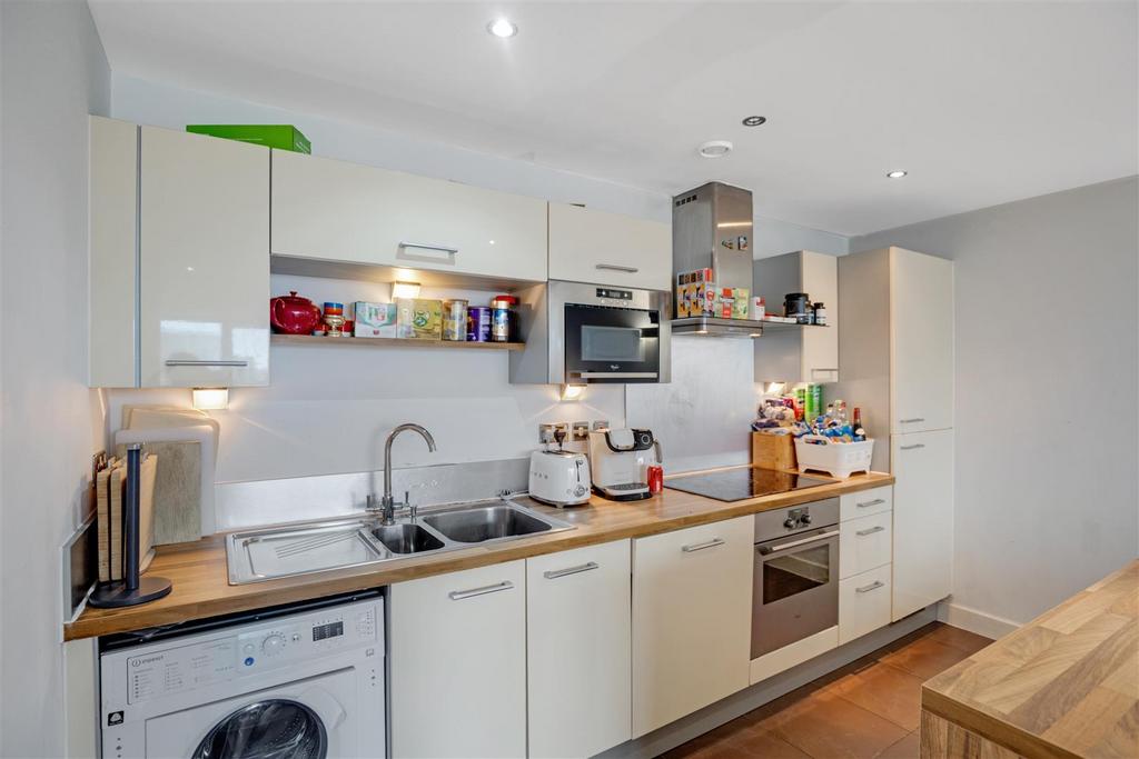 Apartment in Royal Victoria Dock - View 2