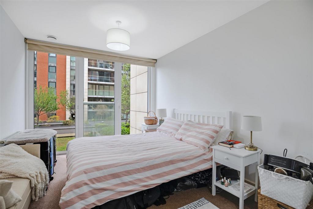 Apartment in Royal Victoria Dock - View 4
