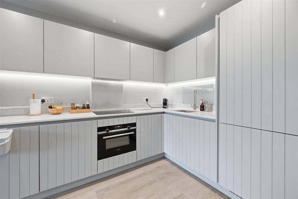 Apartment in Royal Victoria Dock - View 2