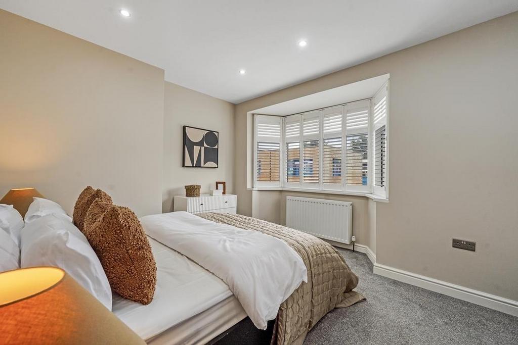 House in Custom House - More