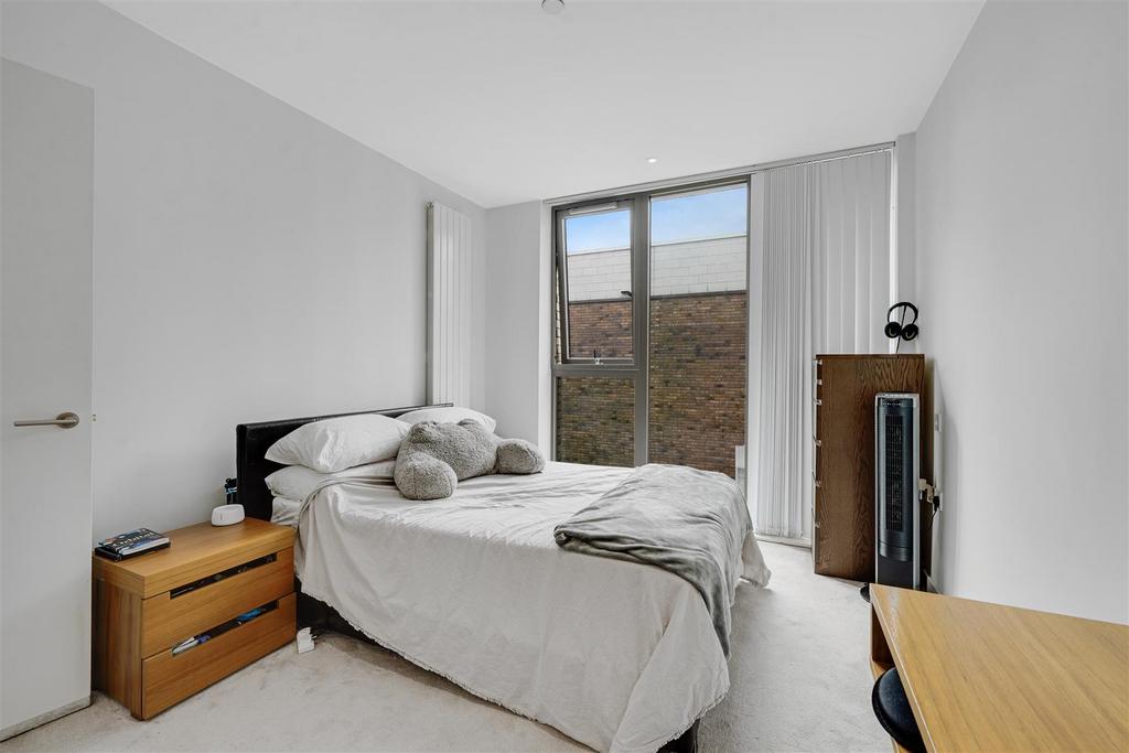 Apartment in Royal Wharf - More