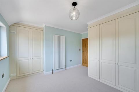 2 bedroom house for sale, St. Johns Road, Hanworth TW13