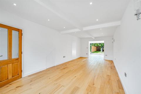 2 bedroom house for sale, St. Johns Road, Hanworth TW13