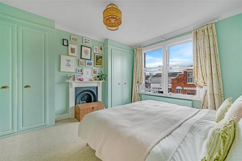 4 bedroom house for sale, Windmill Road, Hampton Hill TW12