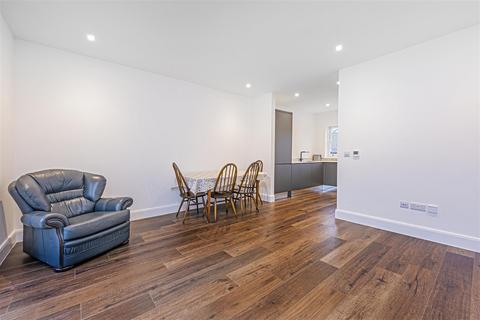 1 bedroom apartment for sale, The Yard, Sunbury-on-Thames TW16