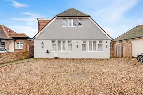 4 bedroom house for sale, Old Farm Road, Hampton TW12