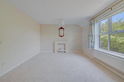 2 bedroom apartment for sale, Chichester Close, Hampton TW12