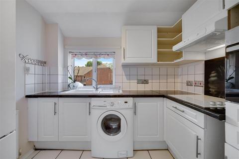2 bedroom apartment for sale, Chichester Close, Hampton TW12