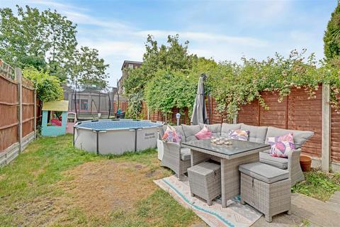 4 bedroom terraced house for sale, Mill Road, Twickenham TW2