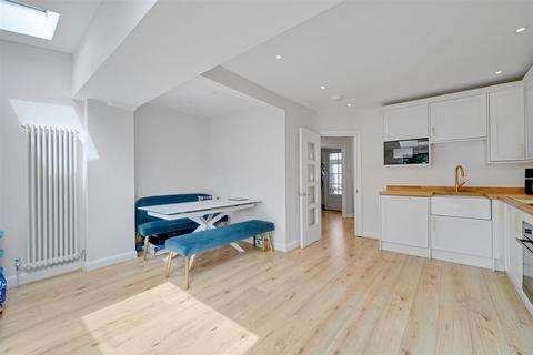 4 bedroom terraced house for sale, Mill Road, Twickenham TW2