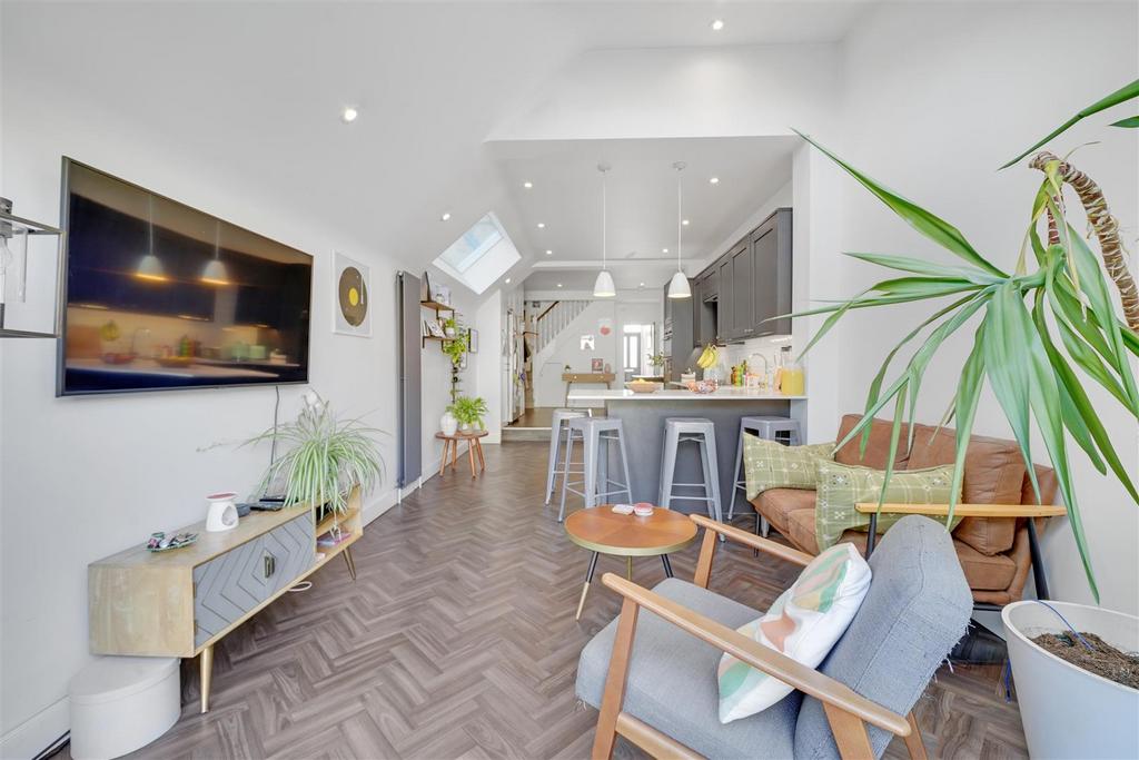 House in Hampton Hill - View 5