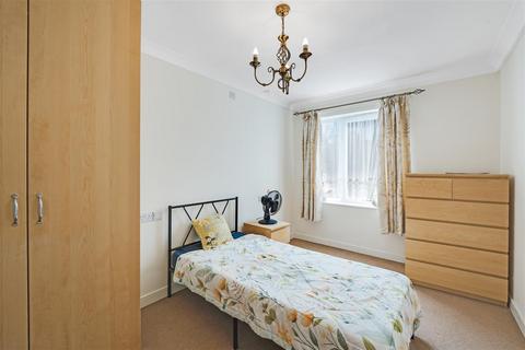 1 bedroom apartment for sale, Dean Road, Hampton TW12