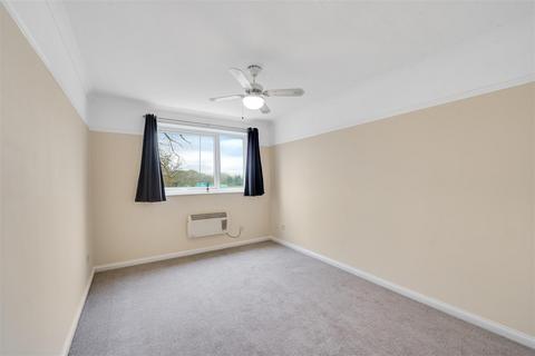 1 bedroom apartment for sale, Tasman Court, Sunbury-On-Thames TW16