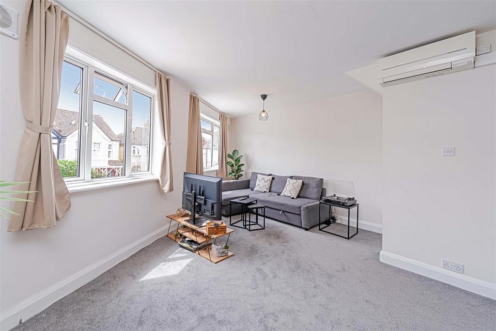 Apartment in Teddington - View 2