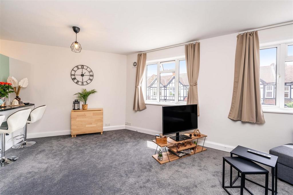 Apartment in Teddington - View 3
