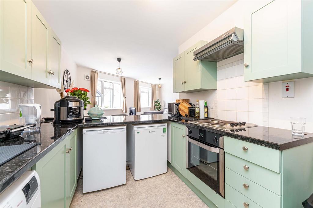 Apartment in Teddington - View 4