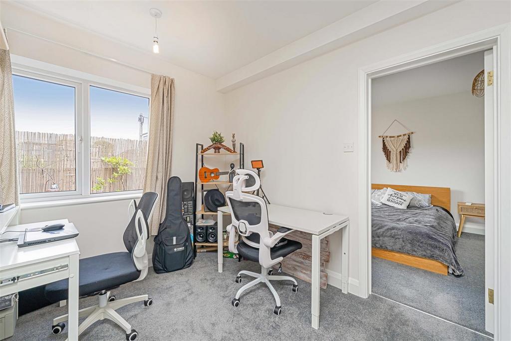 Apartment in Teddington - View 5