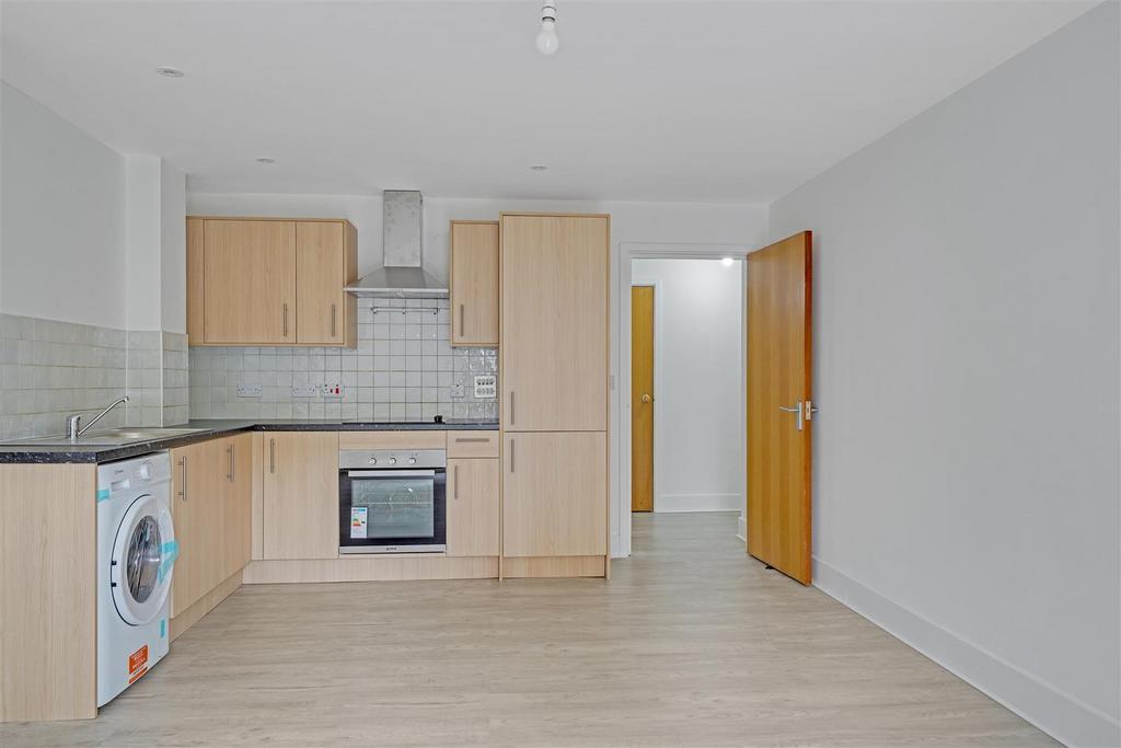 Apartment in Hampton Hill - View 2