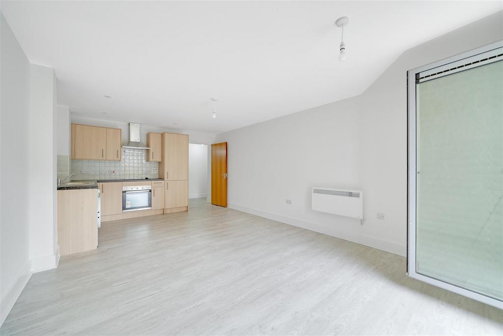 Apartment in Hampton Hill - View 5