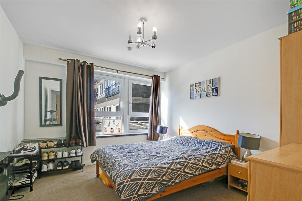 Apartment in Woolwich - View 3