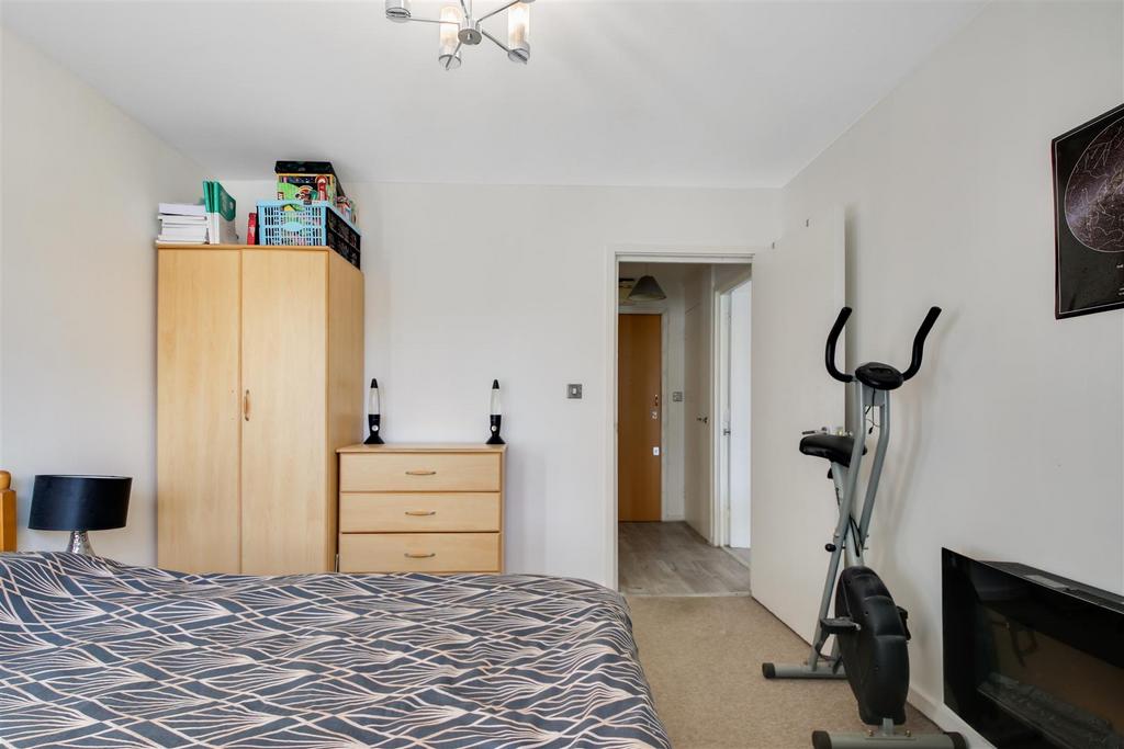 Apartment in Woolwich - More