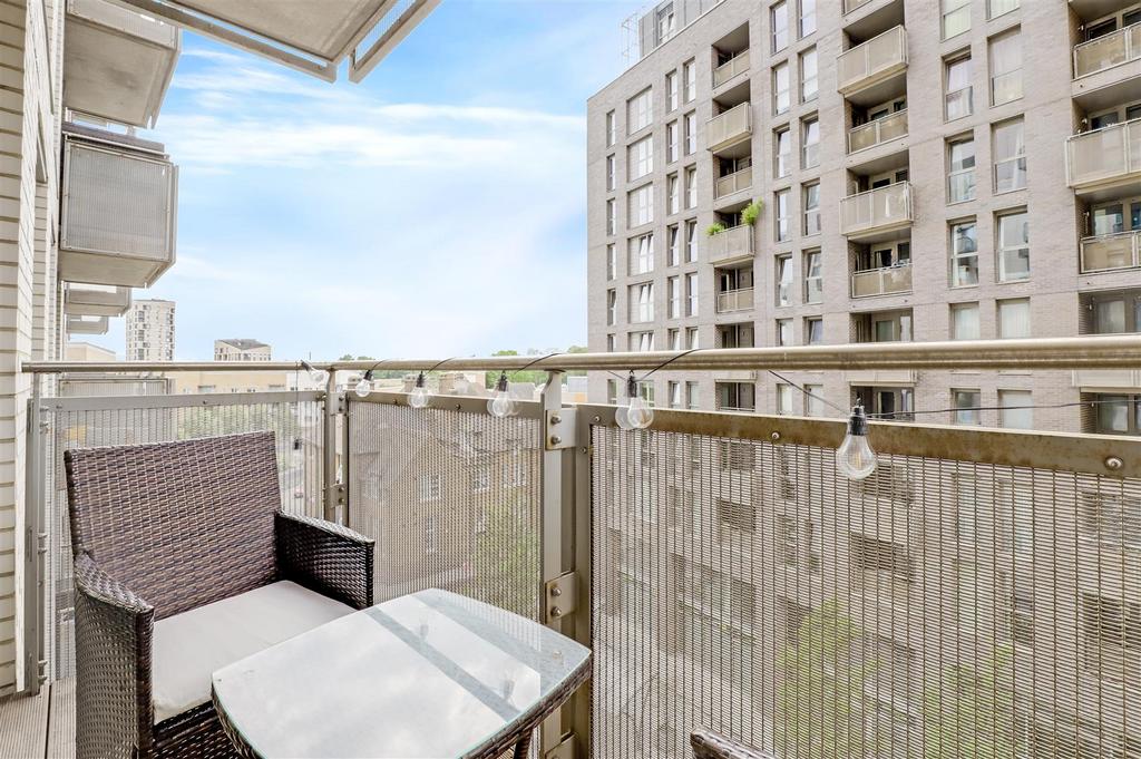 Apartment in Lewisham - View 3