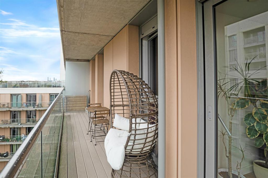 Apartment in Lewisham - View 4