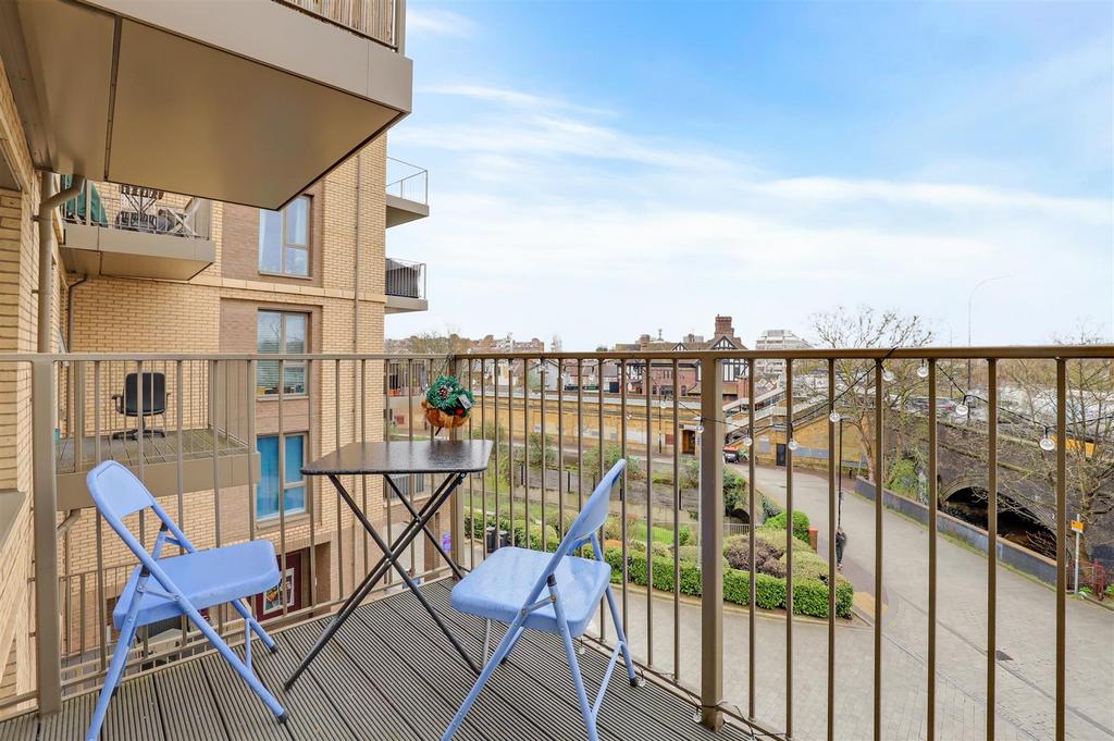 Apartment in Catford - View 3