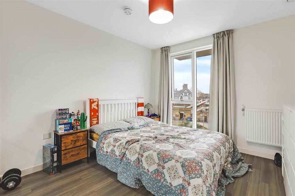 Apartment in Catford - More