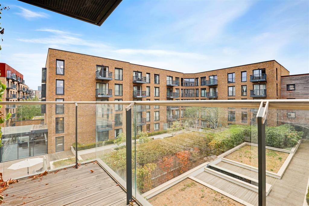 Apartment in Surrey Quays - View 3