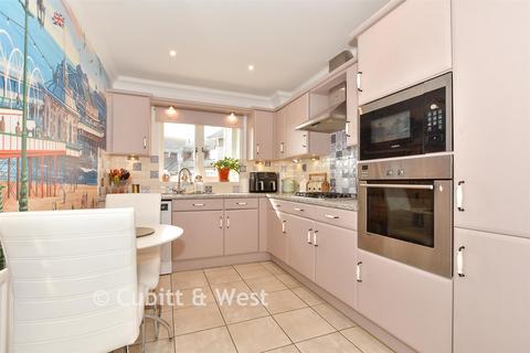 2 bedroom flat for sale, Greenfields, Bognor Regis PO22