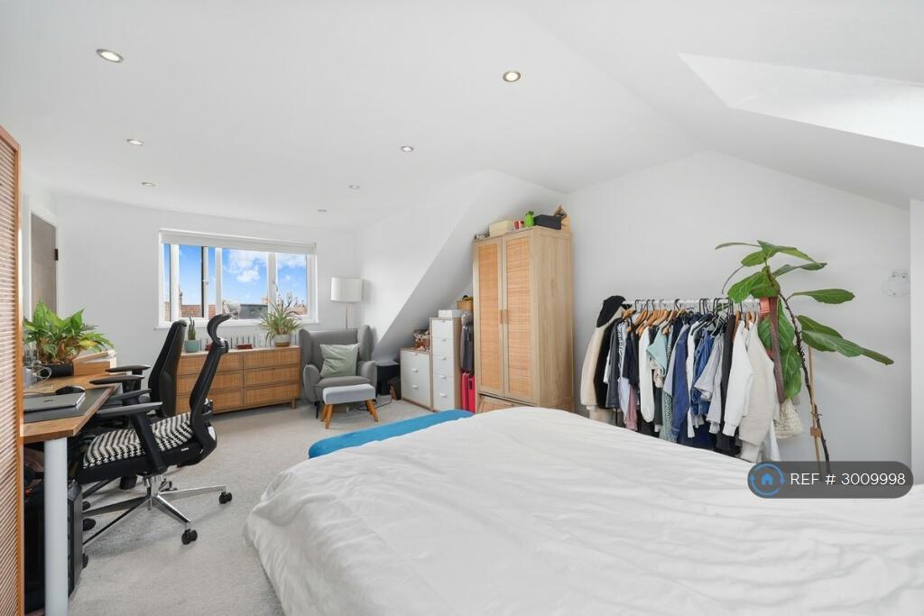Apartment in London - View 5