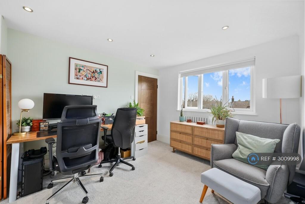 Apartment in London - More