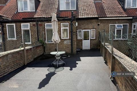 undefined, Wood Lane, Dagenham, RM8