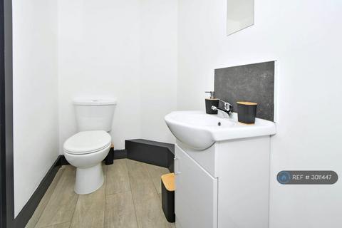 1 bedroom in a house share to rent, Adventure Place, Stoke-On-Trent, ST1