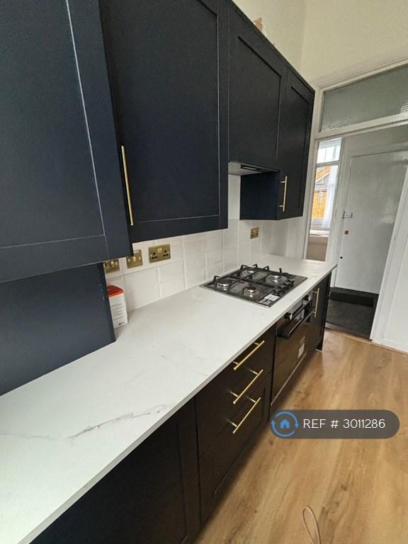 Apartment in London, North Kensington - View 3