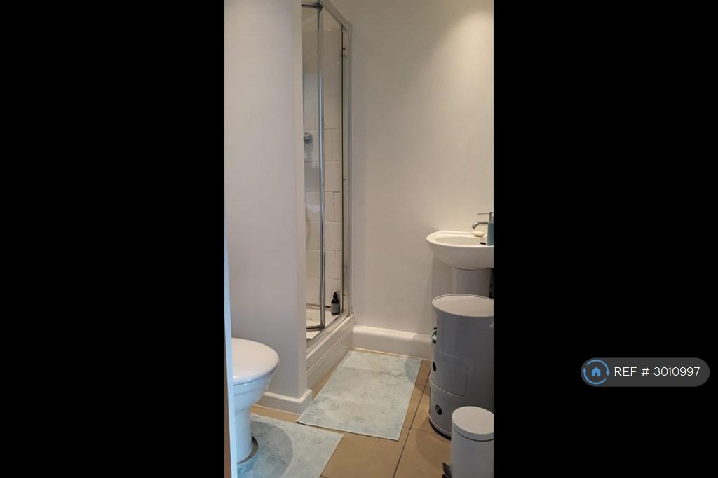 Apartment in Sheffield, South Yorkshire - View 4