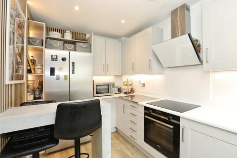 3 bedroom semi-detached house for sale, Sinden Heath, Felbridge
