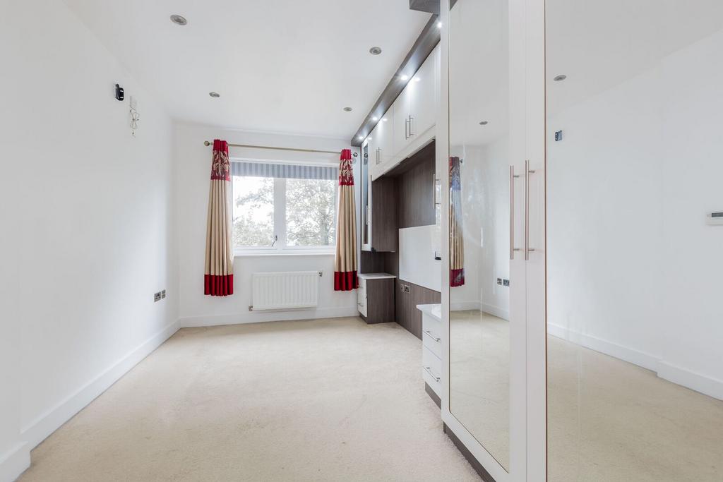 House in London - View 2