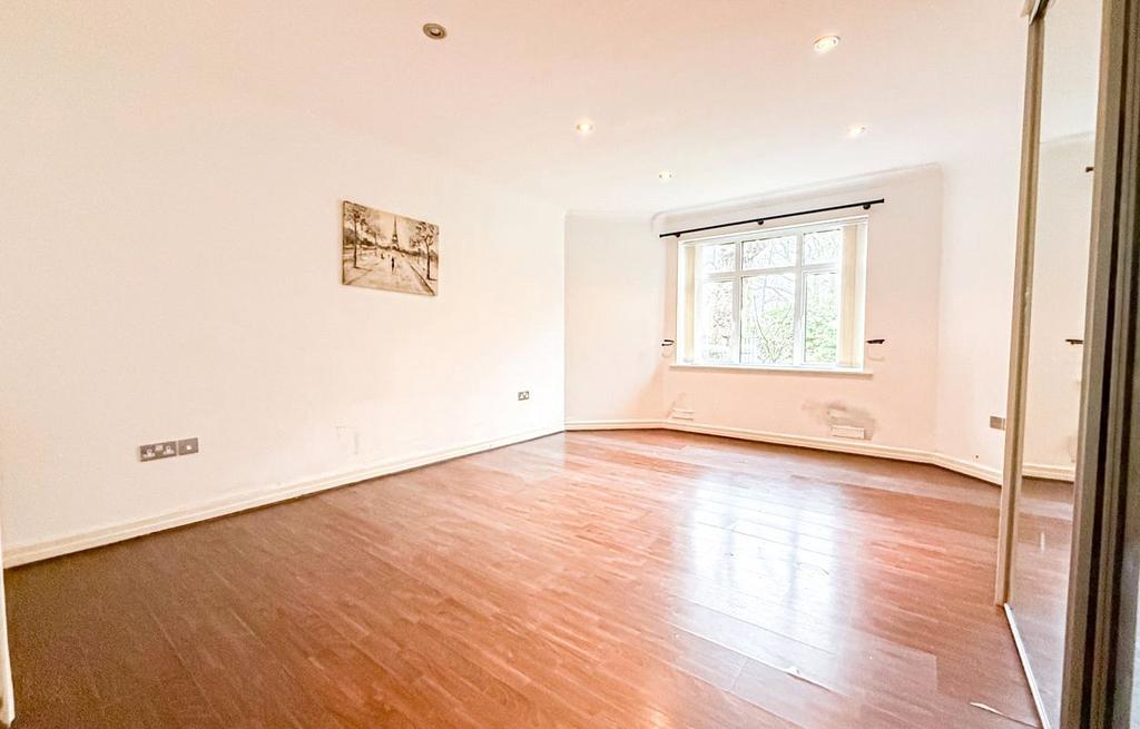 Apartment in Liverpool, Aigburth - More
