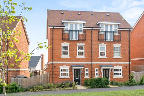 3 bedroom semi-detached house for sale, Wokingham RG40